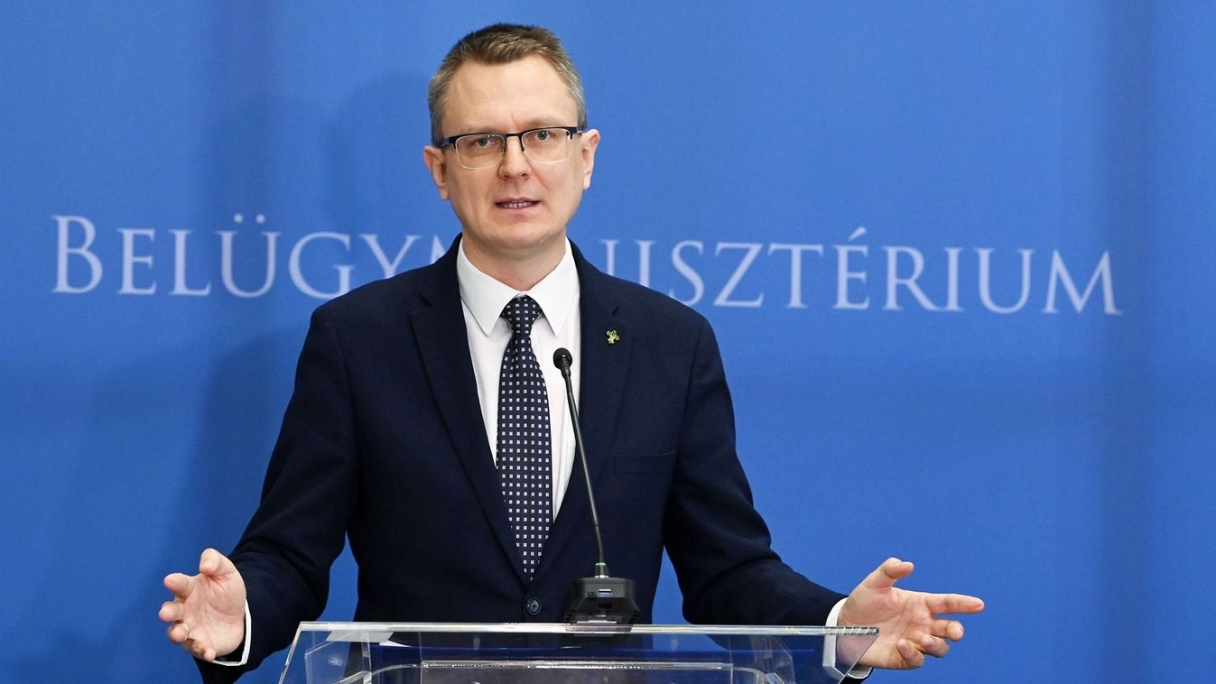 Rétvári Bence szerint a baloldal hátba szúrja a pedagógusokat
