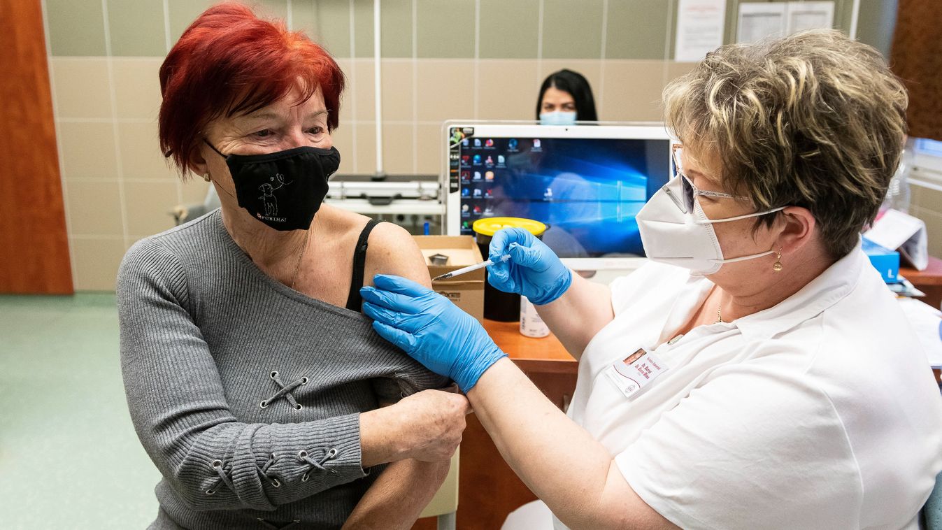 Május elsejétől az egészségügyi és a szociális intézményekben sem kötelező a maszkhasználat