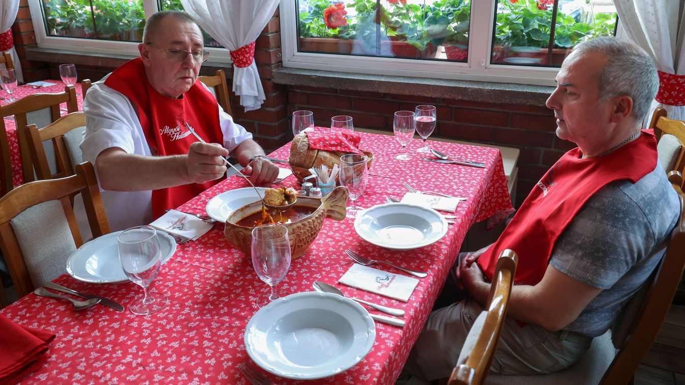Tíz éve döngölték földbe a kritikusok büszkeségünket, a szegedi halászlét