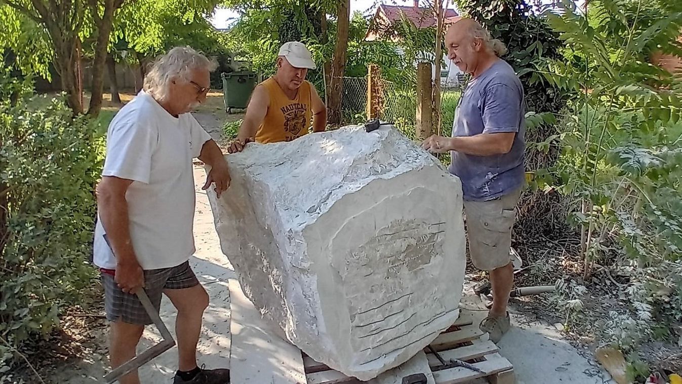 Fellángolt a vita az emlékjel helyéről