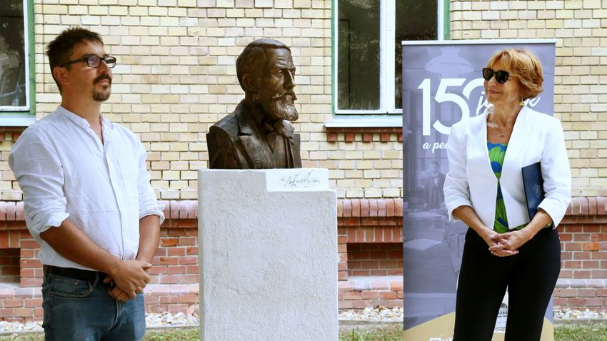 Ξεκίνησαν την ιωβηλαία ακαδημαϊκή χρονιά με τα αποκαλυπτήρια ενός αγάλματος