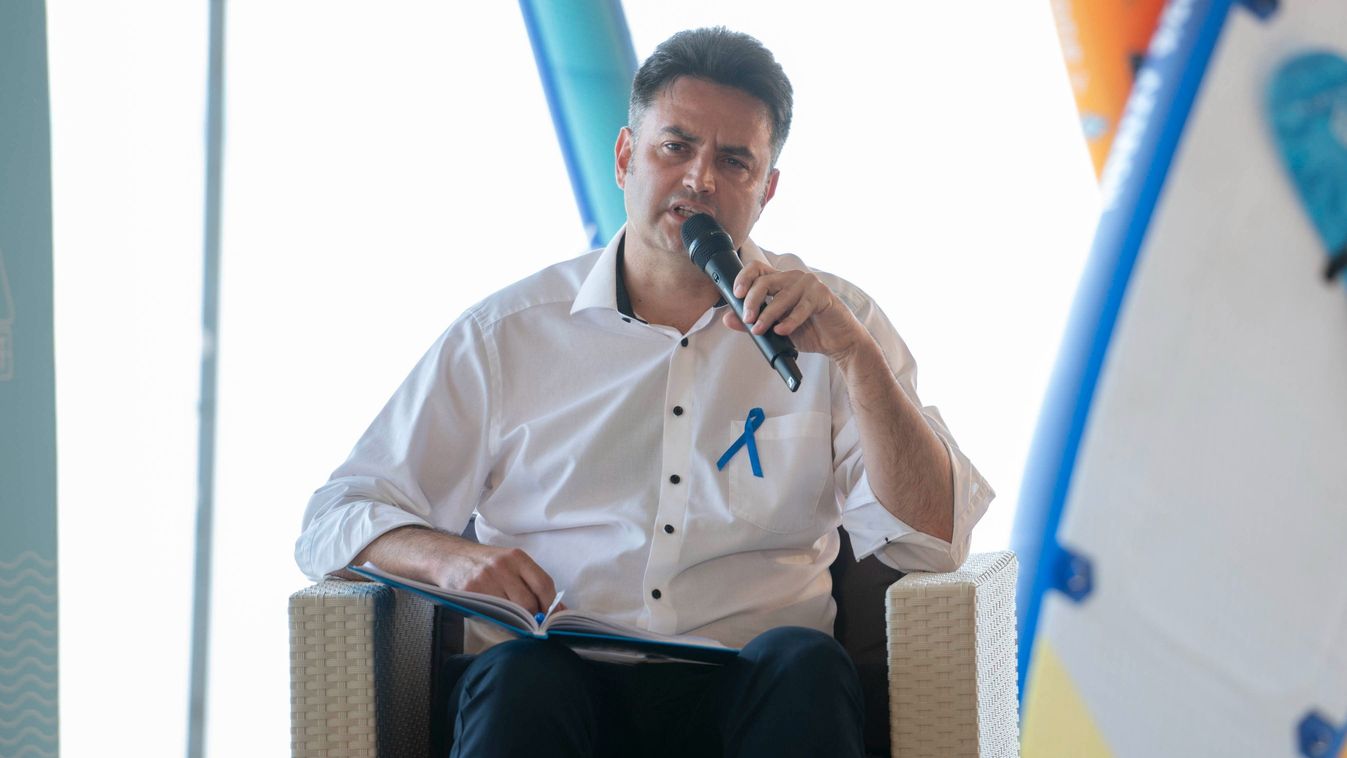 Eddig nem ismert részletek derültek ki a guruló dollárok útjáról