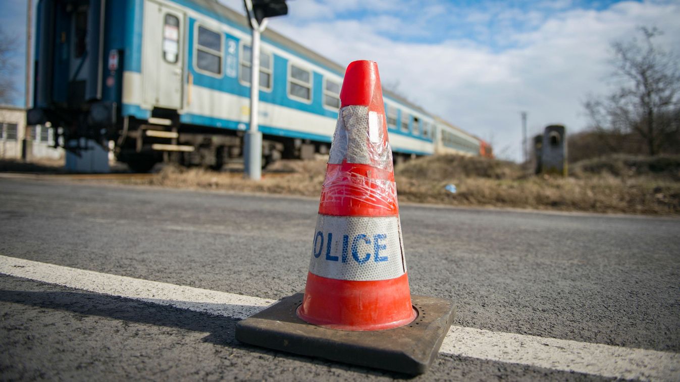 Halálra gázolt egy kerékpárost a Szeged felé tartó Napfény IC