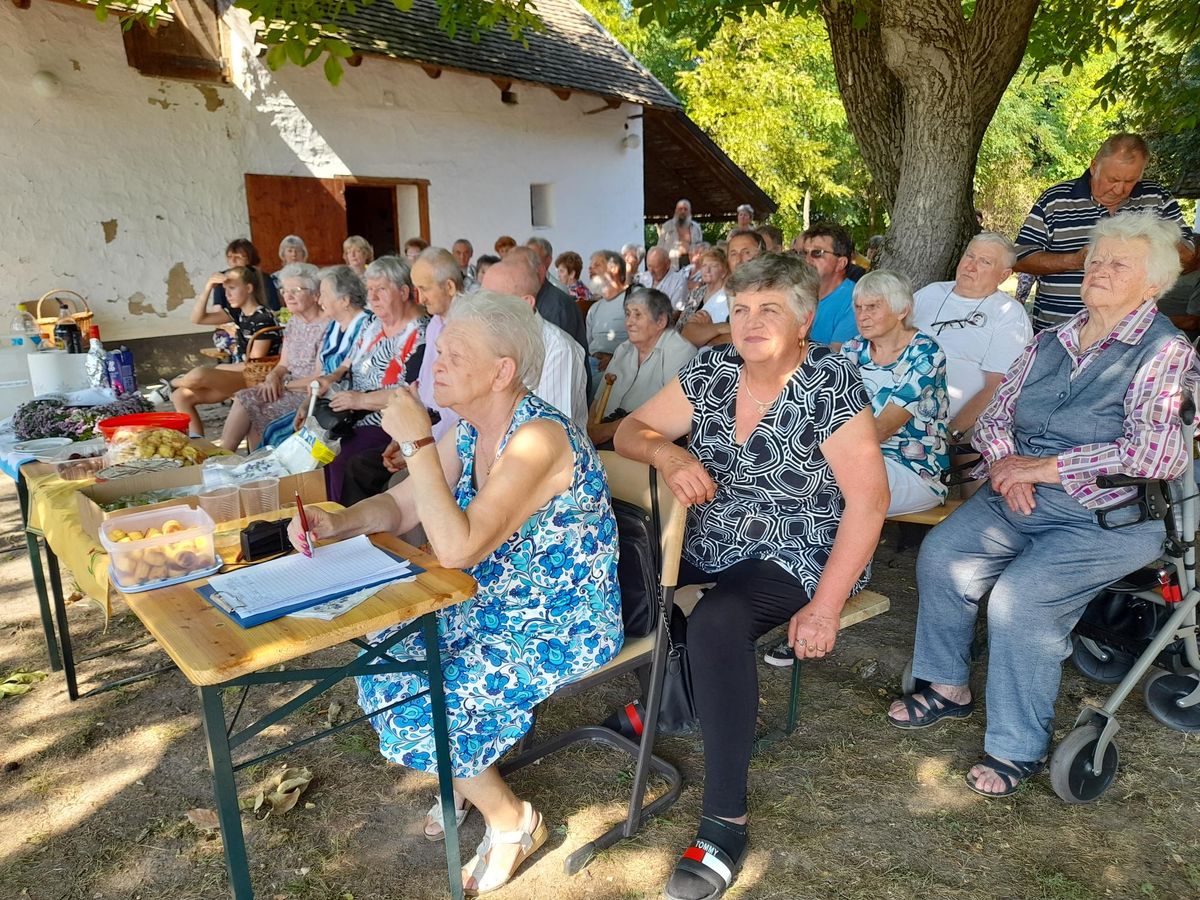 A kopáncsi tanyavilág egykori lakói máig összegyűlnek évente a múlt emlékét őrző tanyamúzeumban. 
Fotó: Tábori Szilvia