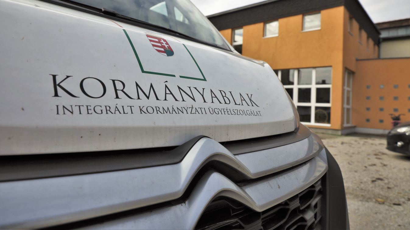 Kormányablakbusz Röszkén