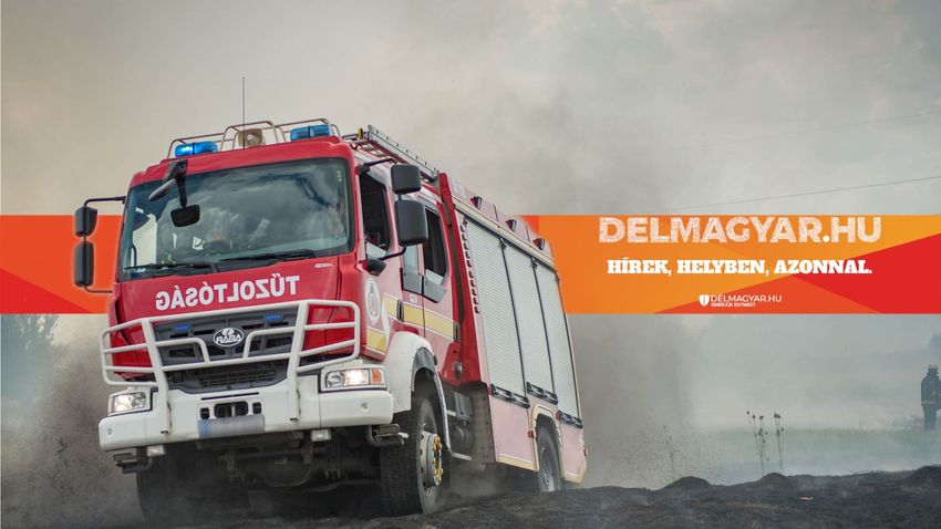 DELMAGYAR – Kigyulladt egy kisteherautó a 47-esen, Székkutasnál
