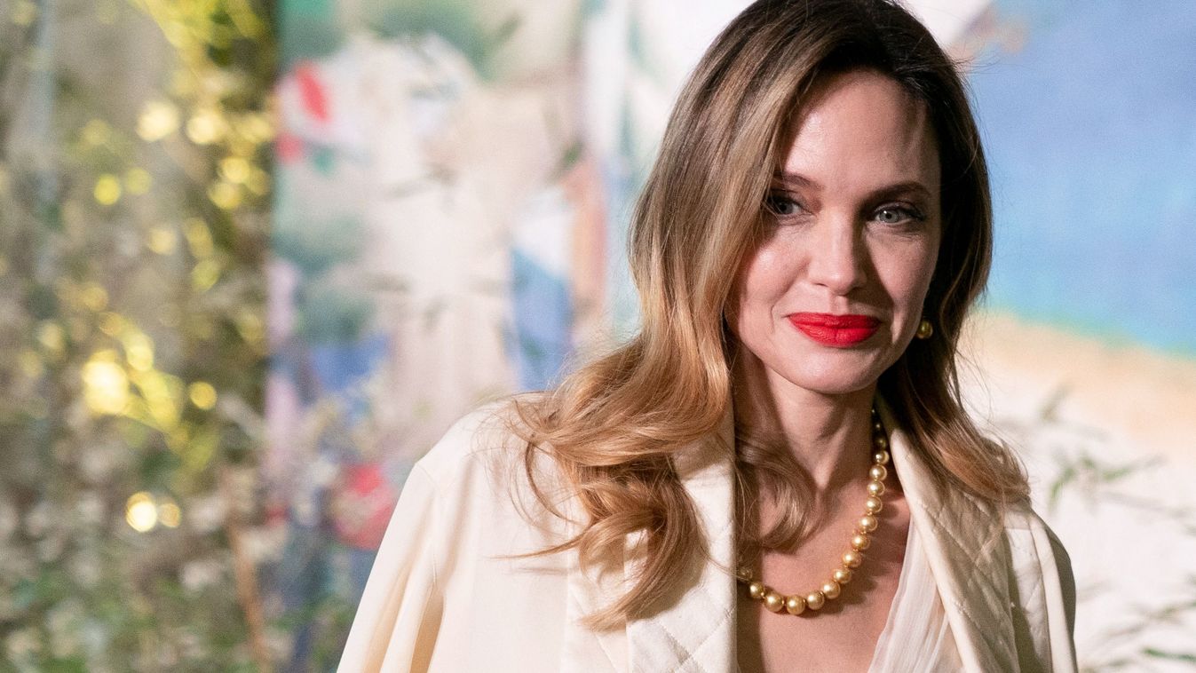 Beszédes kép: magyar fotóssal flörtölt Angelina Jolie