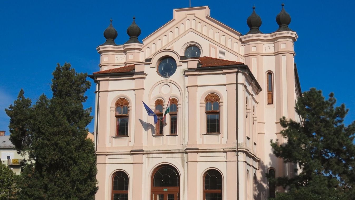 Könyv a szentesi vízilabdáról