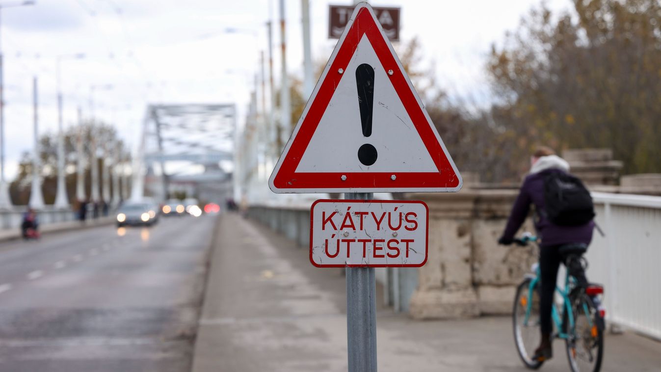 Lapunk megkeresése után eltűntek a kátyúk a Belvárosi hídon