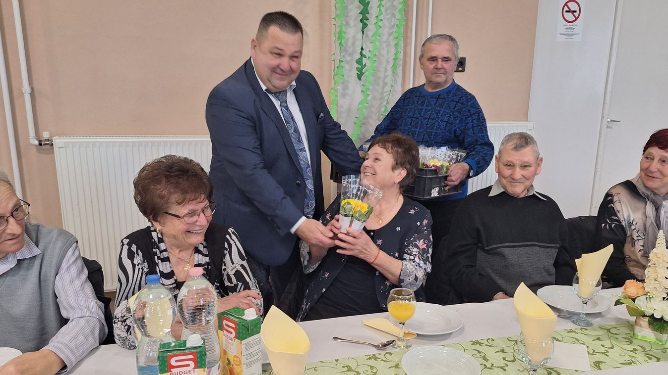 Vidám nőnapot tartottak Bakson - GALÉRIA