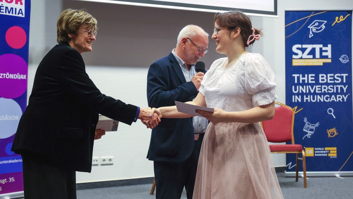 Karikó Katalin adta át díjaikat a fiataloknak - GALÉRIA