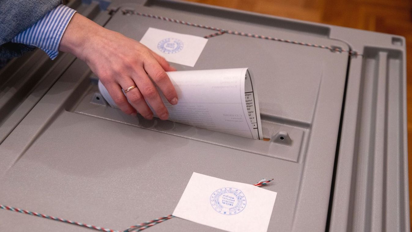 Péntekig lehet átjelentkezni, de sok más határidő is lejár
