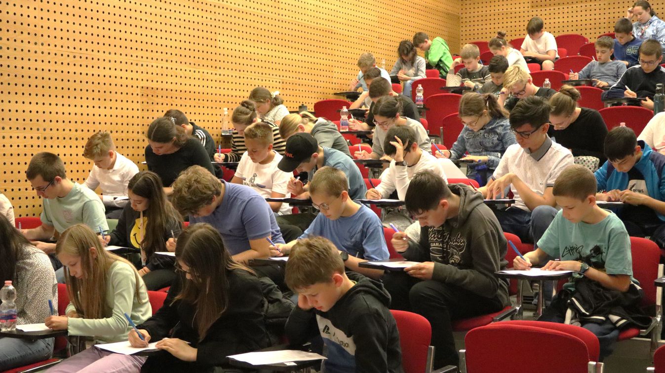 Száznál több diák versenyzett történelemből Vásárhelyen
