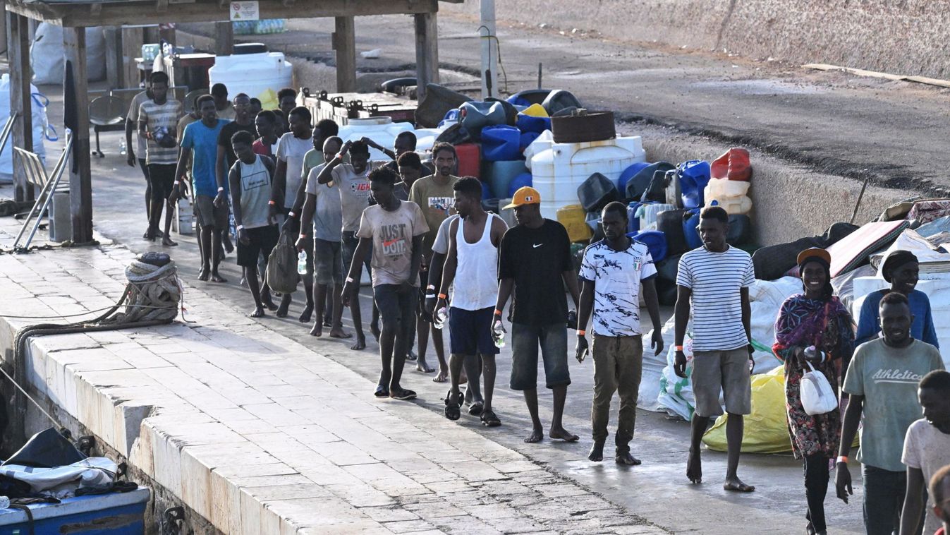 Újra a magyar határt ostromolják a migránsok