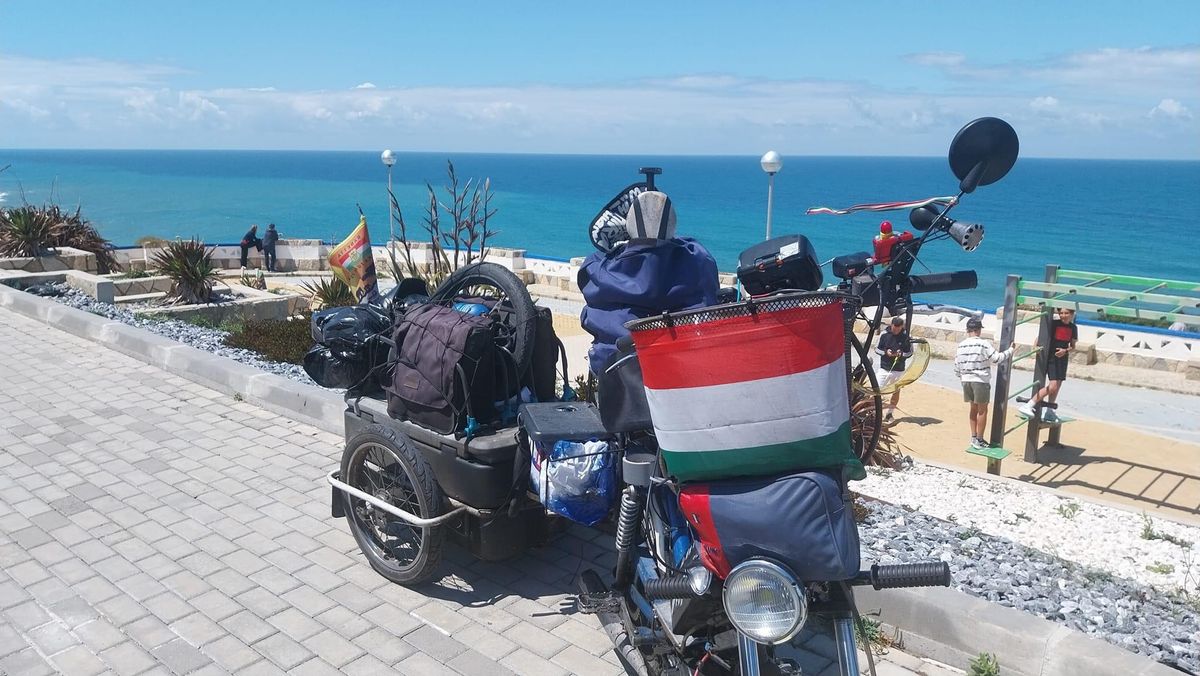 A Csongrád-Csanád vármegyei babettások elérték Cabo da Rocát, az európai szárazföld legnyugatibb pontját is. Fotó: Segédmotoros túrázók Facebook-csoport
