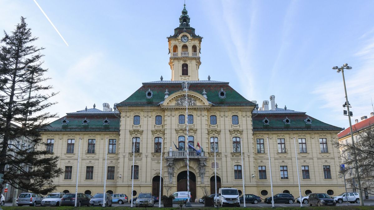 A parlament a városháza épületében működött, a közgyűlési teremben üléseztek. 