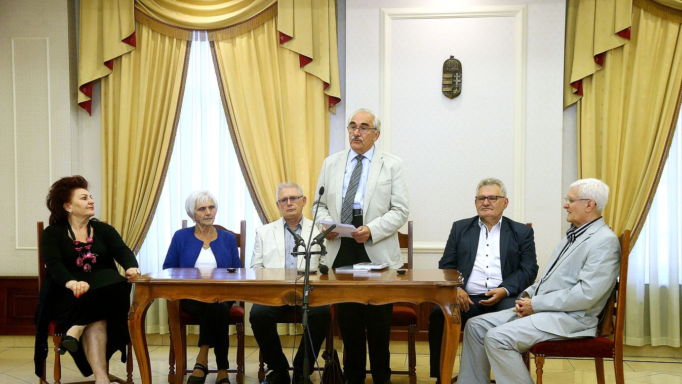 A Szegedért Alapítvány díjazottjait ültette egy asztalhoz a Dugonics Társaság
