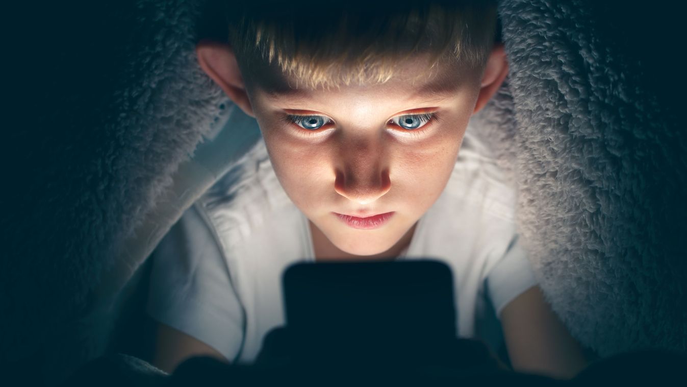 Túl sokat nyomkodja a gyerek a mobilt?