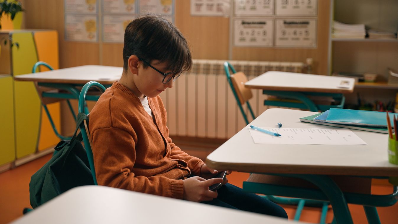 A magyarok túlnyomó többsége támogatja az okostelefonok kitiltását az iskolákból