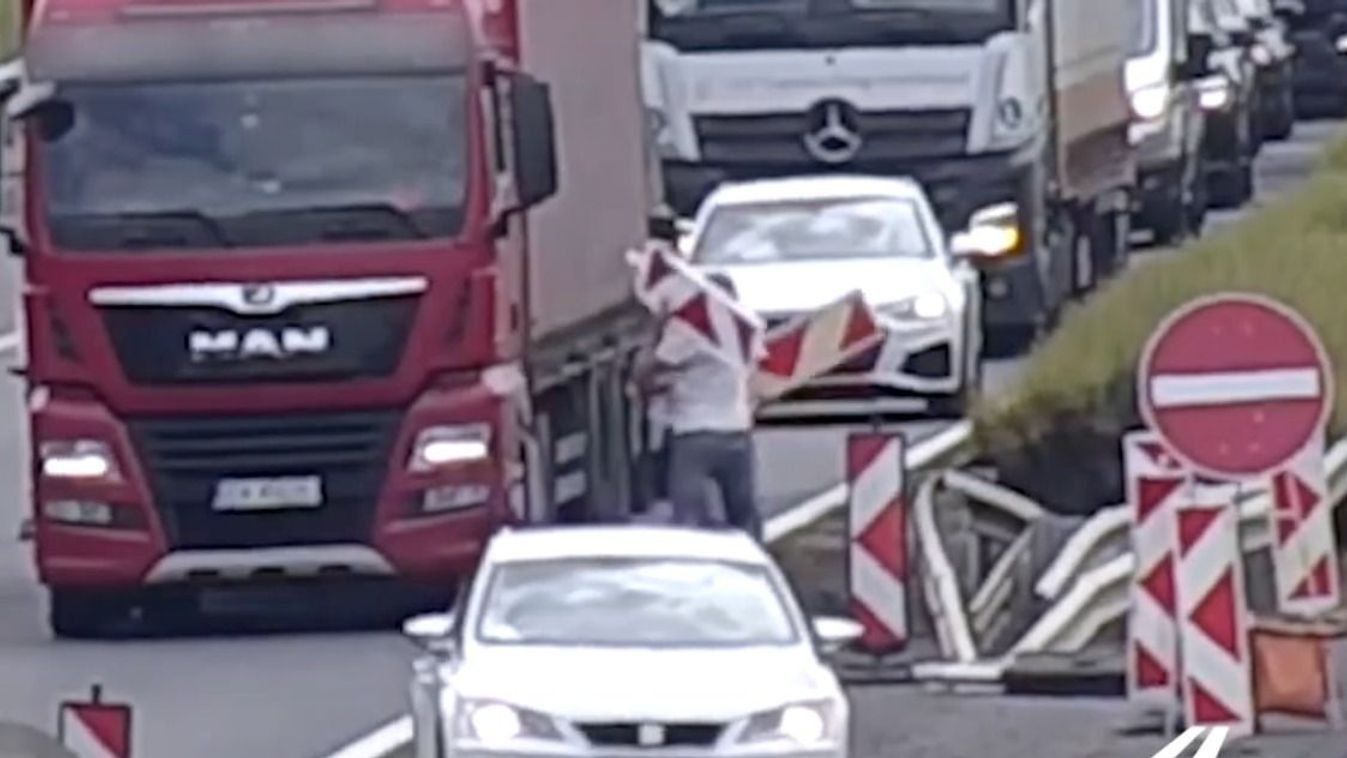 Annyira elgurult a gyógyszere két sofőrnek, hogy a forgalomban estek egymásnak az autópályán