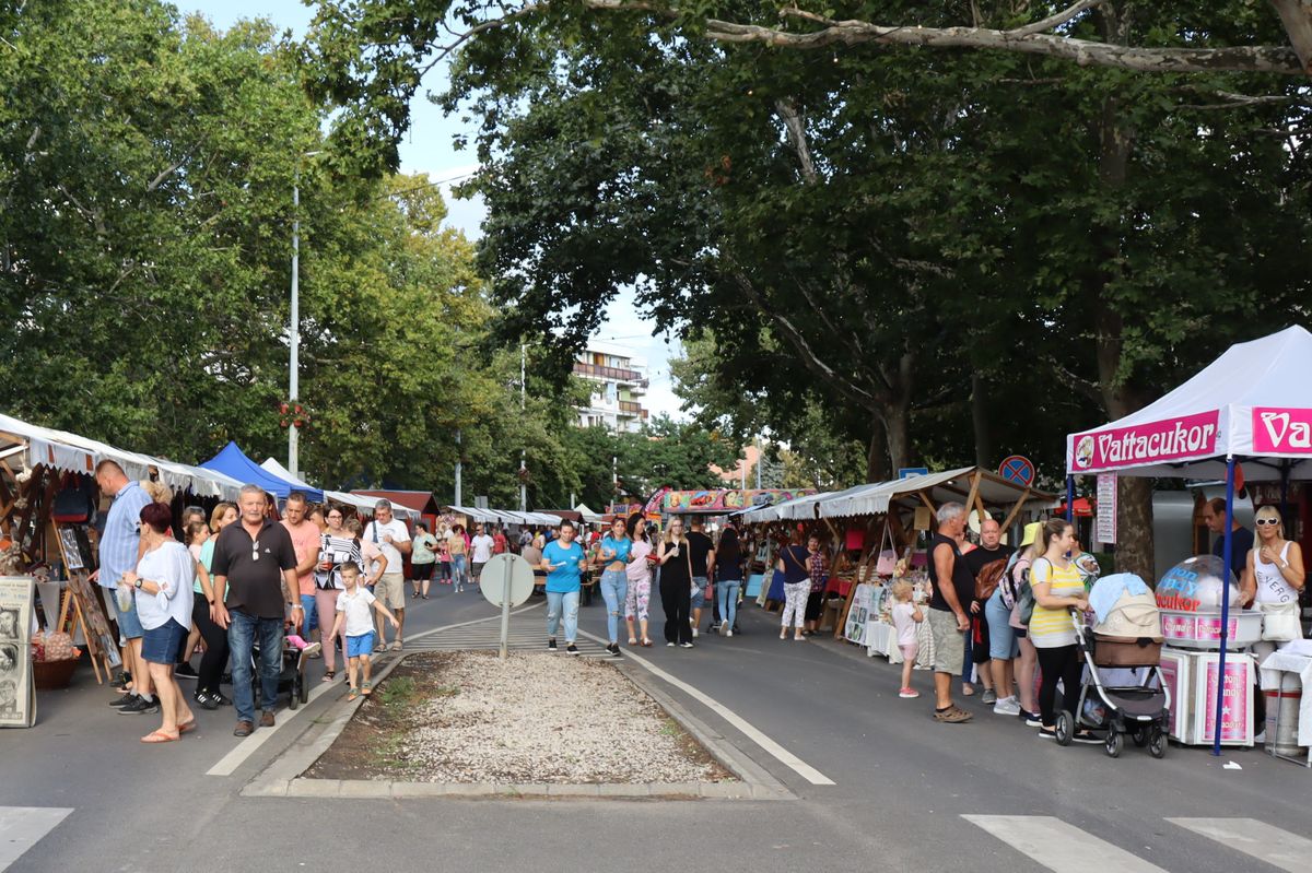 A 43-as főtéri szakasza idén is az árusoké lesz a Hagymafesztiválon.