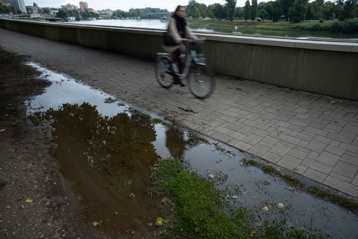 Az elmúlt napokban már kellett a kabát, szerdától azonban visszatér a vénaszonyok nyara. Fotó: Török János