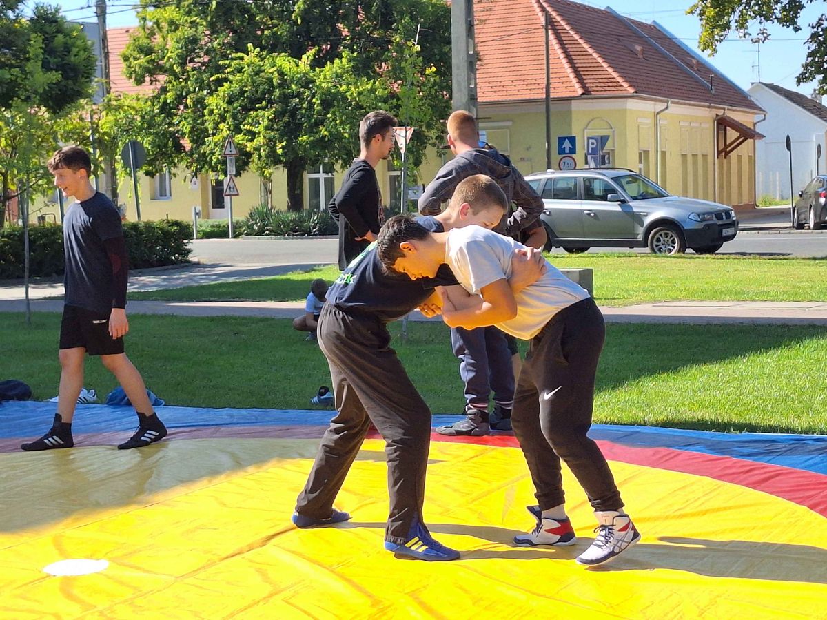 Sportágválasztó Kisteleken, sport, lábtoll-labda