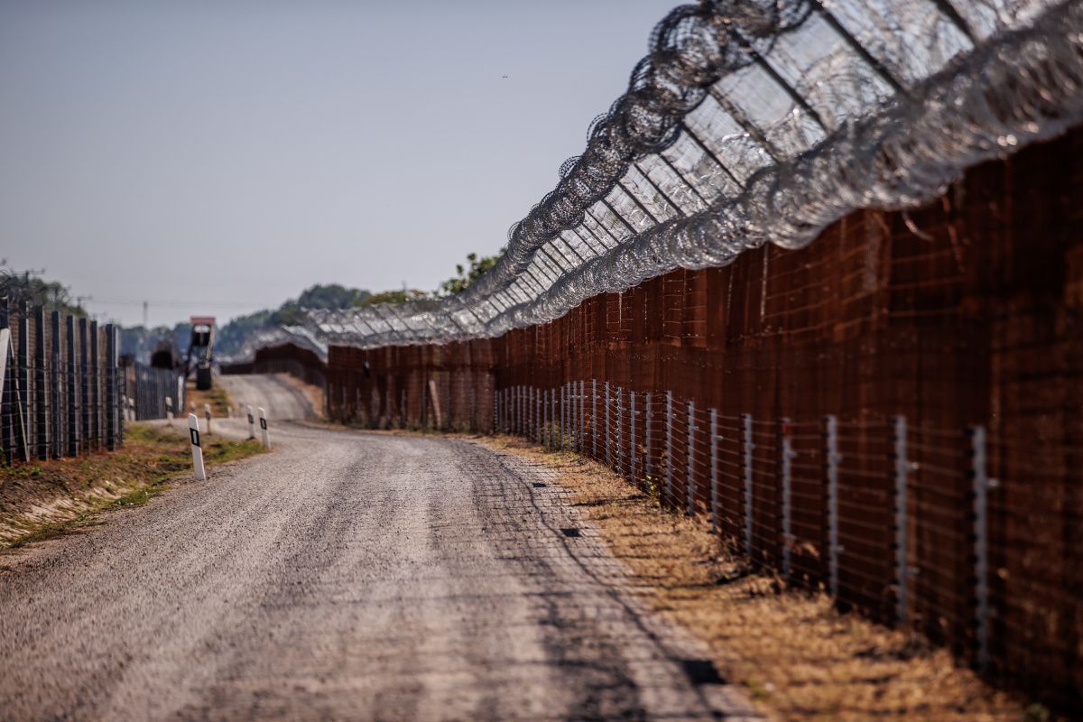 illegális bevándrolás, Szeged, Röszke, Határ, Kerítés