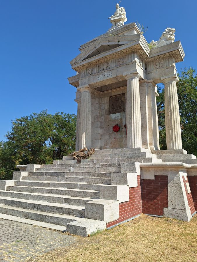 Az Ópusztaszeri Nemzeti Történeti Emlékpark fő szimbóluma a millenniumi Árpád-emlékmű. A kulturális intézmény legfontosabb ünnepe a Szobori búcsú. fotó: Imre Péter