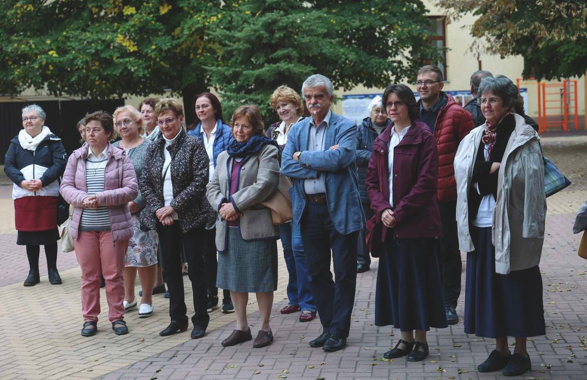 Krisztina nővér, Karolina iskola, avatás, udvar