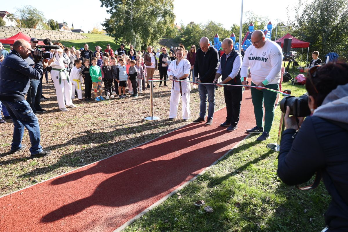 Futópálya, Szóreg, átadó