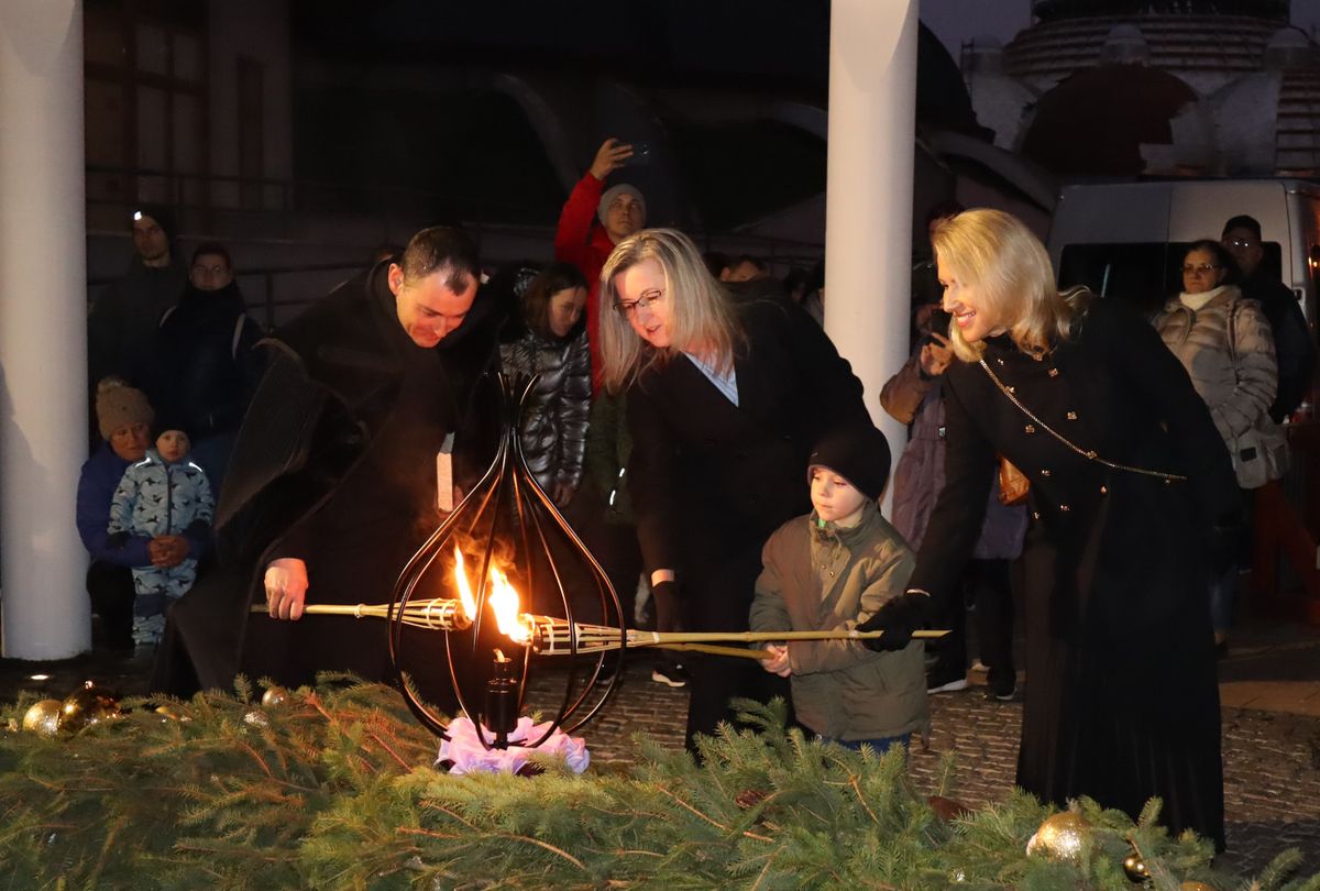 A makói programok fénypontja az adventi vasárnapokon a gyertyagyújtás. 