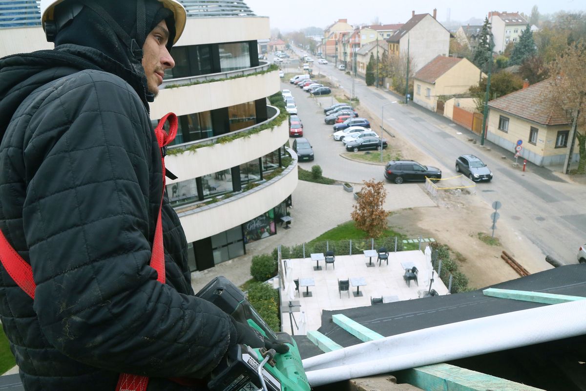 tetőfelújítás, Huszár utcai volt laktanya