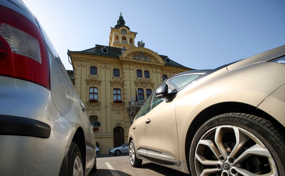 ingyenes parkolás Szegeden, képviselő-testület, közgyűlés, kapu- és garázsbejárók, fizetős parkolási övezet