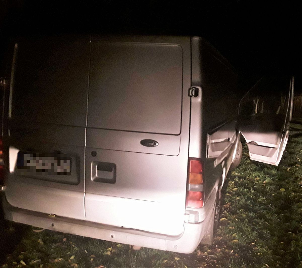 lopás, Ford Transit