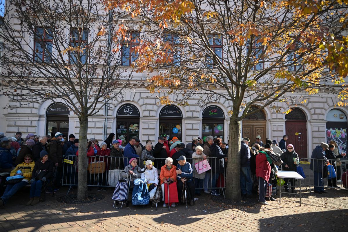 ételt osztottak, rászoruló, székelykáposzta