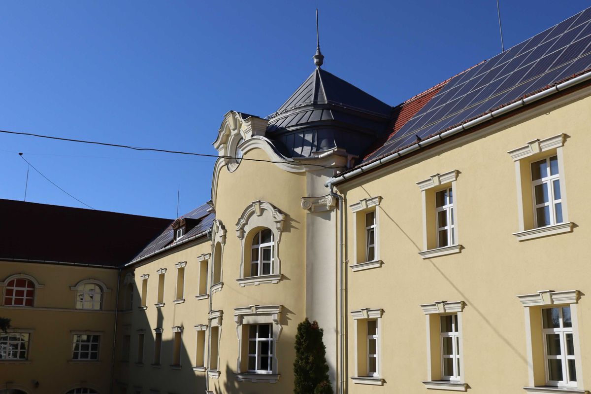 tetőtéri bunker, mesterlövész, történész