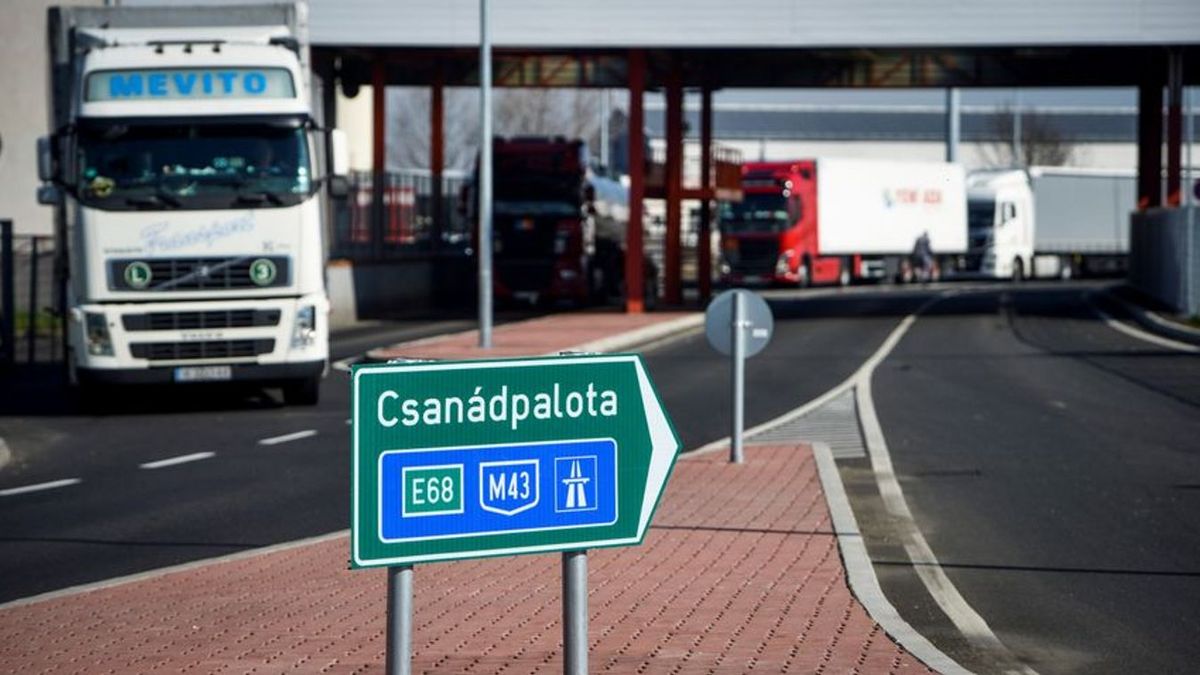 Határátkelő Csanádpalotán.