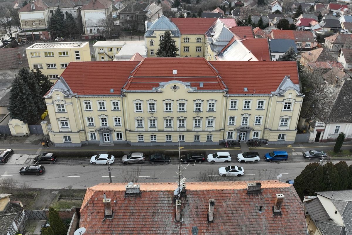 A mezőgazdasági iskoláról is készült drónfotó.
