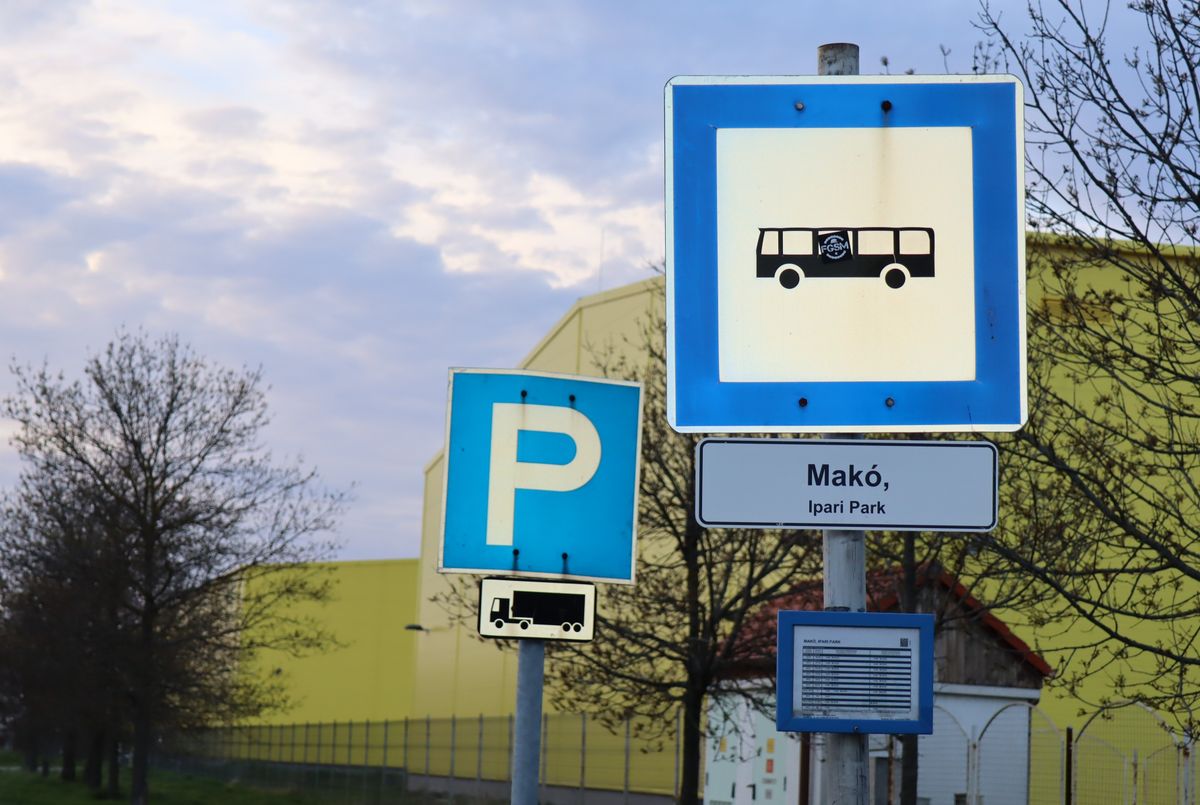 Az ipari park útját lezárják.