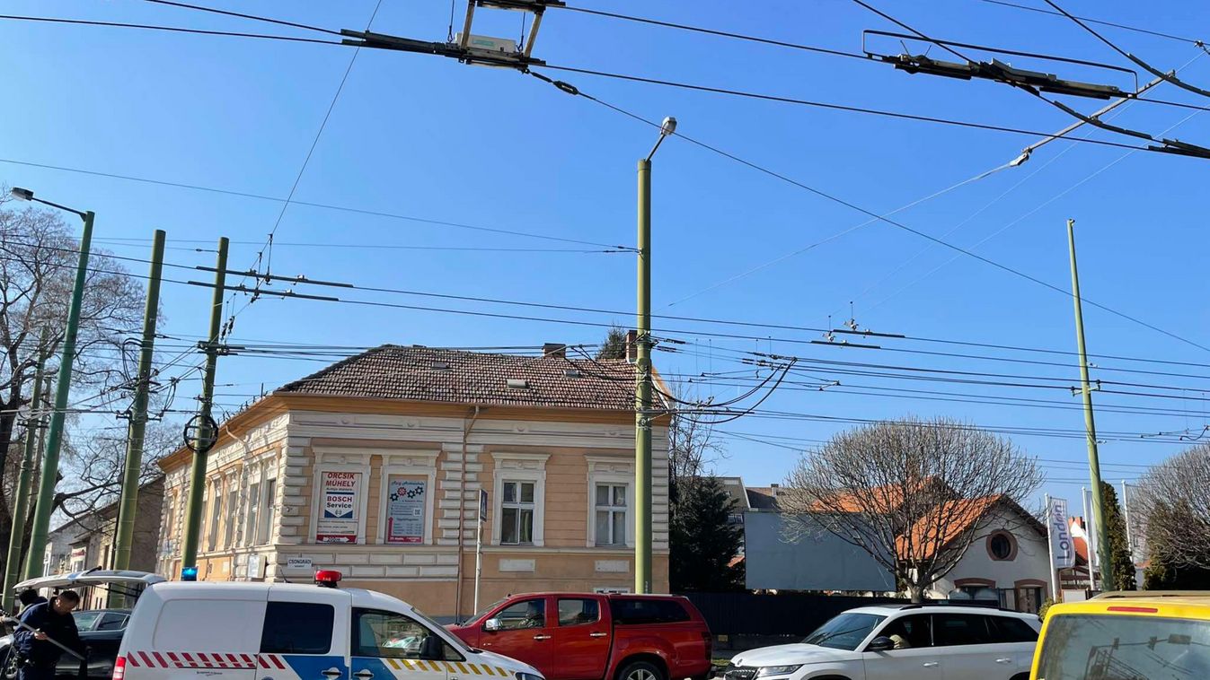 Képeken mutatjuk a baleset helyszínét, három autó érintett