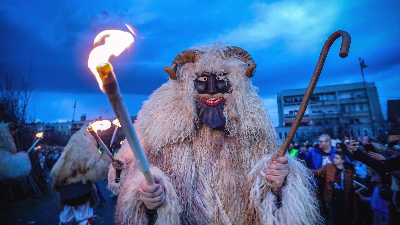 Mohácsi busójárás: idén is elűzik a telet a maskarások