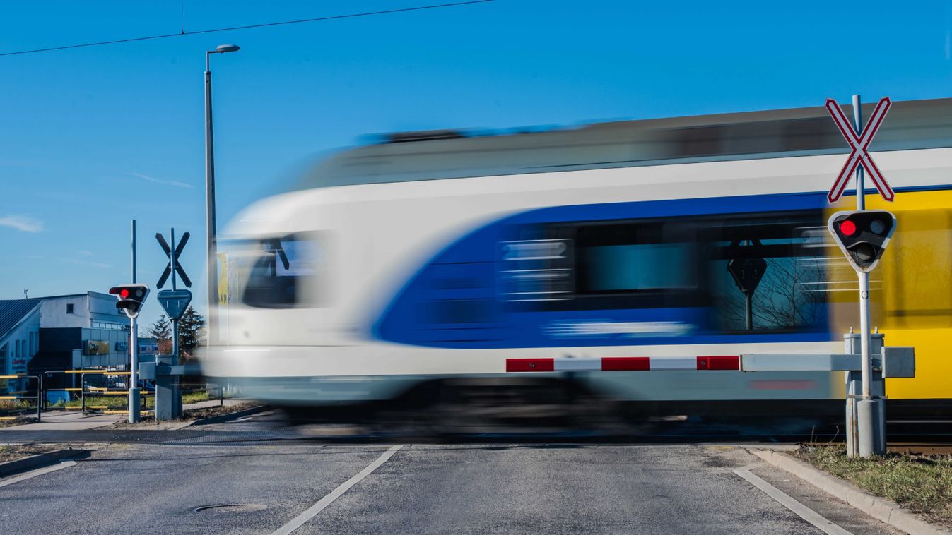 Óriásplakát-tervező pályázat indul a vasúti átjárós balesetek megelőzése érdekében
