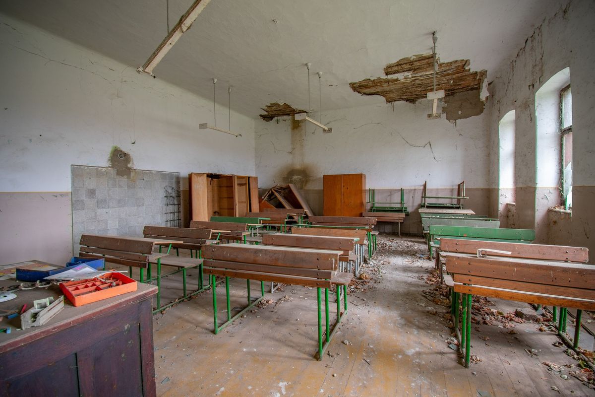 urbex, tanyasi iskola