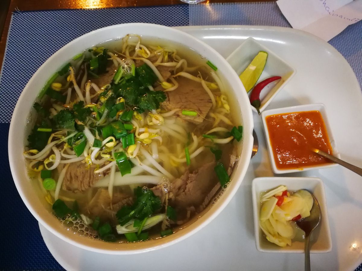 marhahúsos tésztaleves, ramen, pho