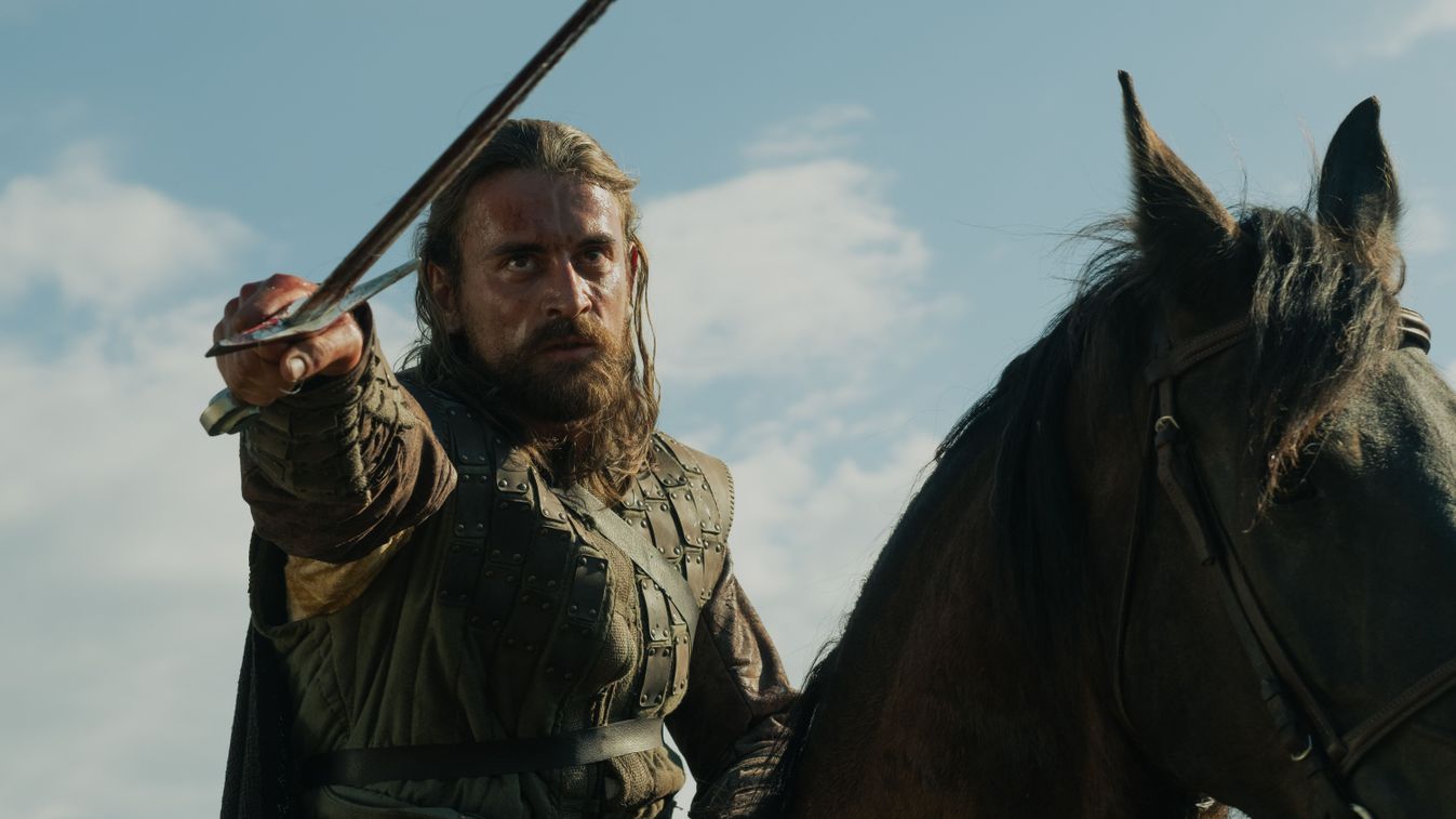 A falat kaparták kíváncsiságukban a Hunyadi stábjának tagjai (videó)