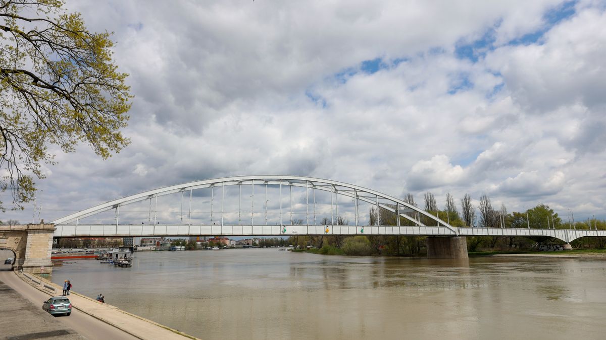 Baljós árnyak a Tisza felett: olyasmi érkezik ma, aminek senki nem örül