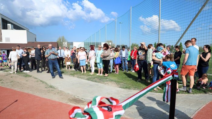 Élménymedence és futókör Algyőn