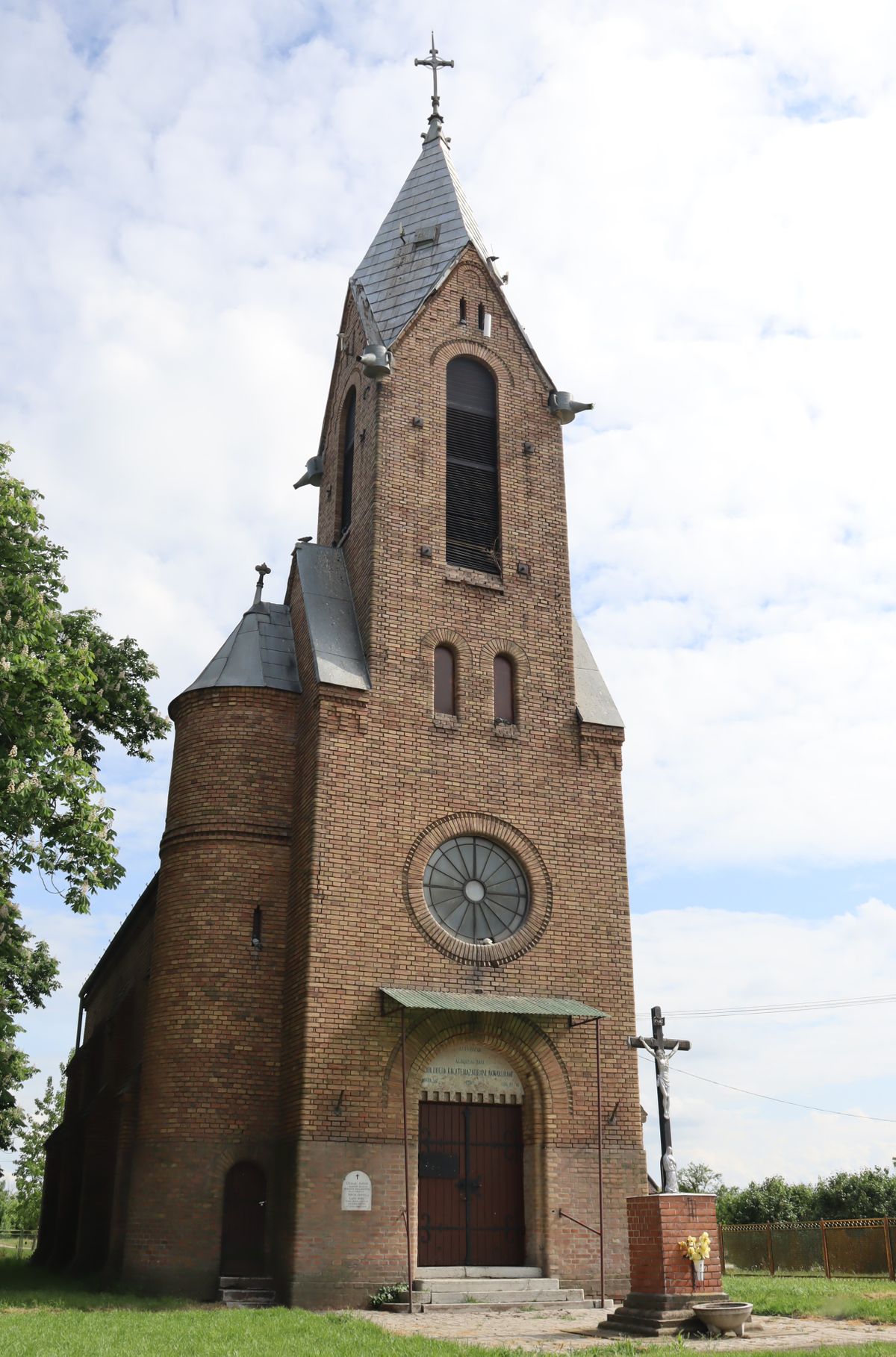 kövegyi képeslapok, templom, csordakút,