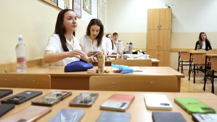 Stresszesen, izgulva várták a diákok az első vizsgát